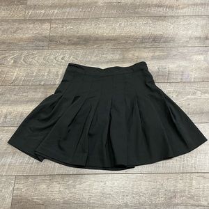 Love Tree Black Pleated Skirt size L